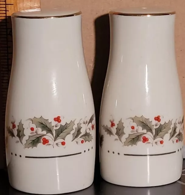 VINTAGE Christmas holiday porcelain Salt And Pepper Shakers Set Made In Japan