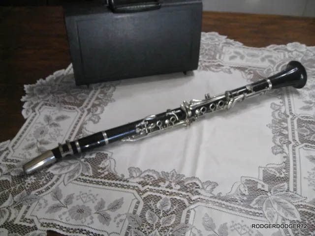 Nice!    Vito Reso-Tone Usa 26 1/2"T Clarinet With Velvet Lined Hard Shell Case