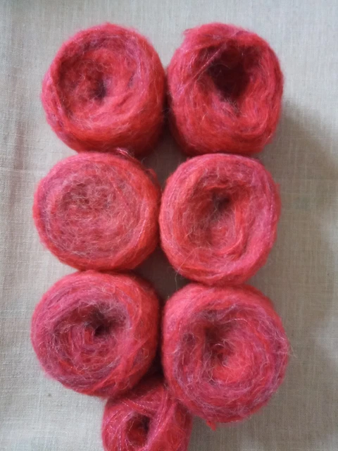 Lot de 7 Pelotes de Laine Fantaisie Tons Rouges, Roses et Blancs (340g)