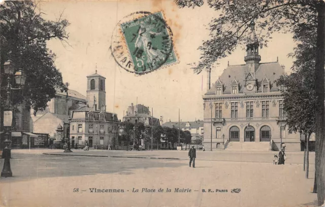 CPA VINCENNES La Place de la Mairie (143100)