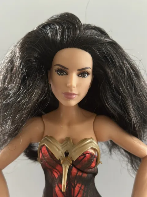 DC Comics MATTEL Wonder Woman Gal Gadot Toned Articulated Doll w/Outfit