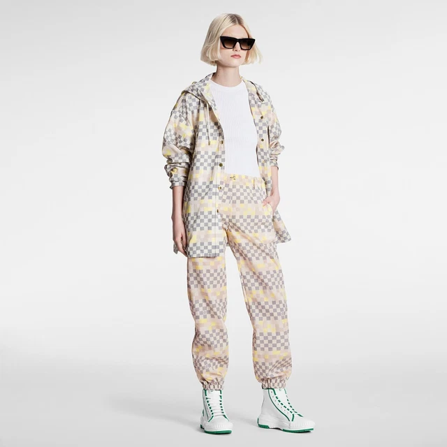 Louis Vuitton® Stencil-effect Monogram Jogging Pants White. Size 36