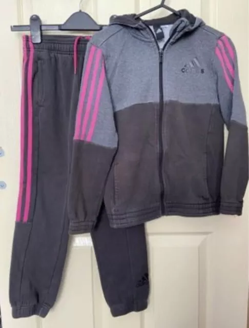 Tuta Adidas nera, grigia e rosa. Età: 9-10.