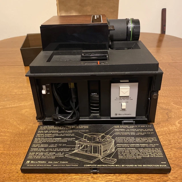 Proyector de cubo deslizante Bell & Howell vintage - radiocontrol50 - encendido - ¡LEER! - sin probar