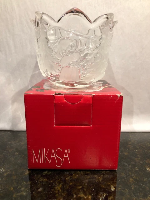 MIKASA "CHRISTMAS STORY" CRYSTAL VOTIVE/TEA LIGHT CANDLE HOLDER w/2 TEALIGHTS