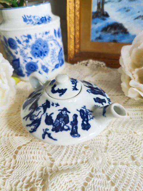 Small CHINESE Blue & White Porcelain Teapot Marked QING DYNASTY KANGXI YEAR