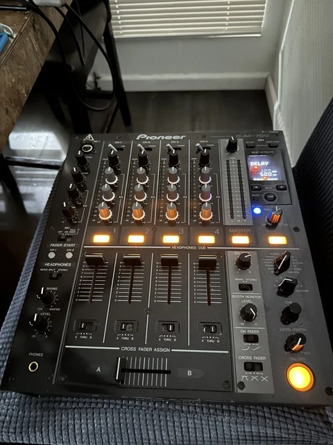 Pioneer DJM-700-K    4- Channel Professional Digital Mixer