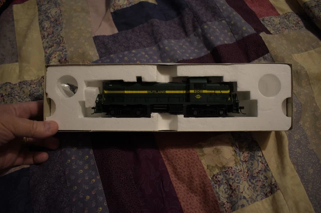 RUTLAND RAILWAY RS-3 #208 HO scale model Atlas Classic