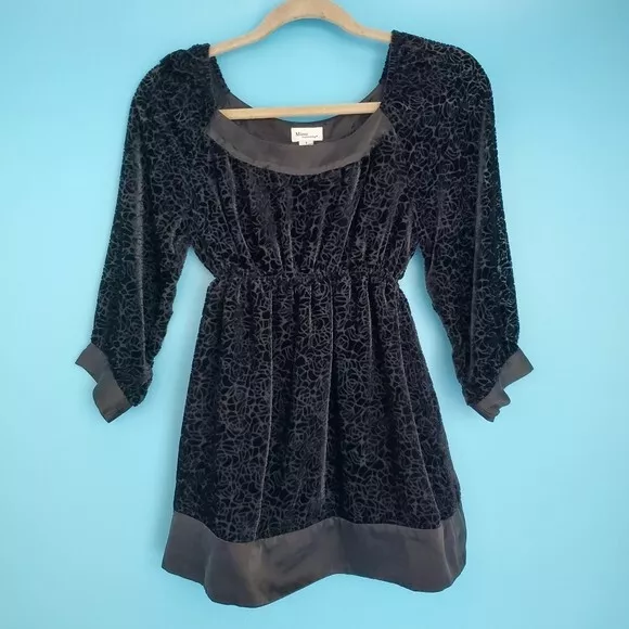 Mimi Maternity Women's Size Small Babydoll Black Velvet 1/2 Sleeve Top