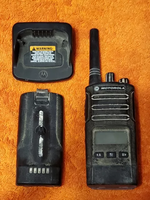 Motorola RMU2080d UHF Two Way Radio w/ Display &  Charger & Extra Battery