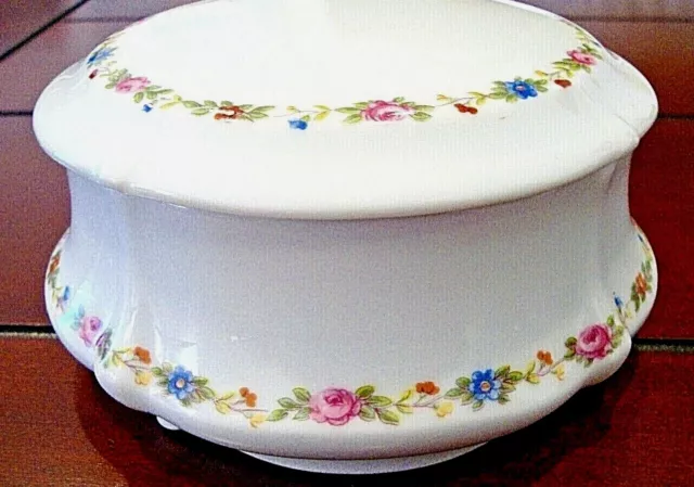 Beautiful Limoges France Porcelain Trinket/Jewelry box - 5 1/4" (#4)
