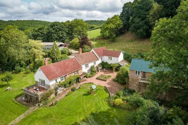 Beautiful Lifestyle Property in Taw Valley, Devon. 12 Acres. Rivers. Woodlands.