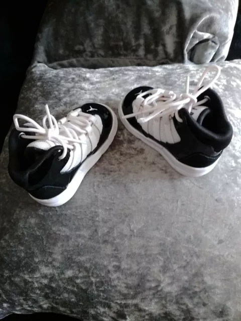 Jordan max aura junior white outlet