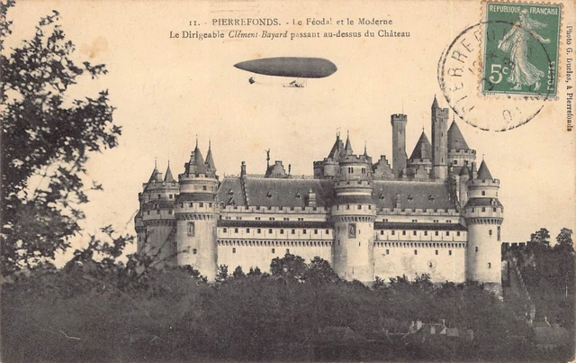 CPA Dept 60 Oise - Pierrefonds le Irigeable Clement Bayard above the Castle