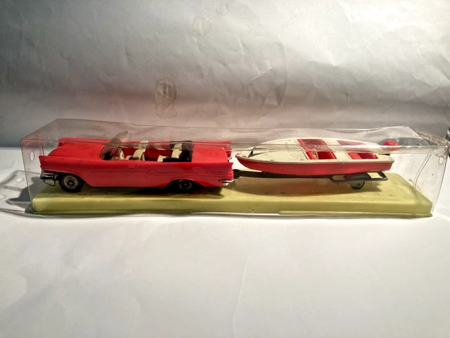 92 - Chrysler New Yorker Et Dinghy Rocca - Bleu clair