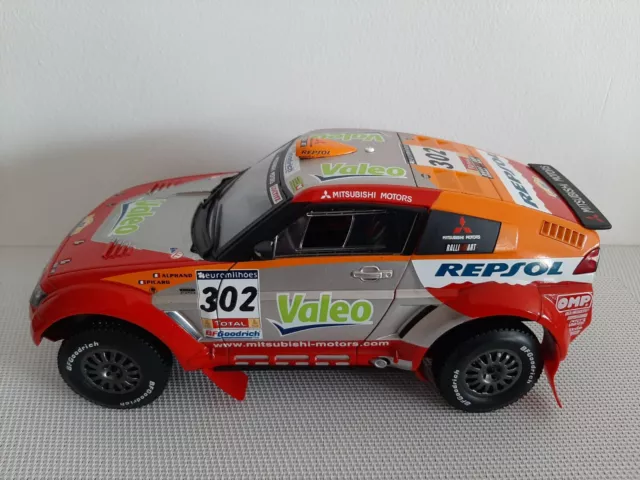 ② Voiture miniature Mitsubishi Pajero Dakar 2006 (Echelle 1/18