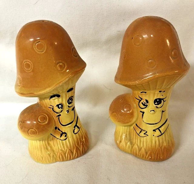 VINTAGE MUSHROOM ANTHROPOMORPHIC Salt & Pepper Shakers Made In Japan W