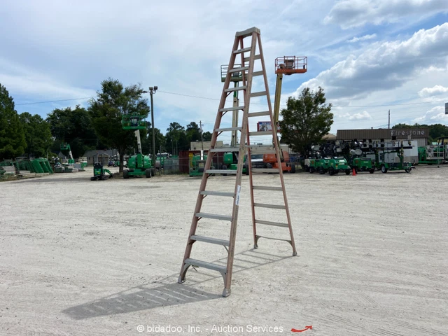 2013 Louisville FS1512 12' Type IA Fiberglass Folding Ladder A-Frame bidadoo 2013 Louisville FS1512 12' Type IA Fiberglass Folding Ladder A-Frame bidadoo