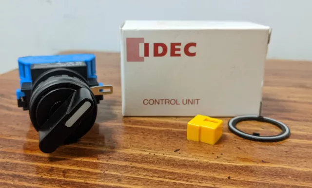 IDEC HW1S-2TF10 Selector Switch, 2 Position Knob, 1NO, SPST-NO, 10A, 600V - NEW