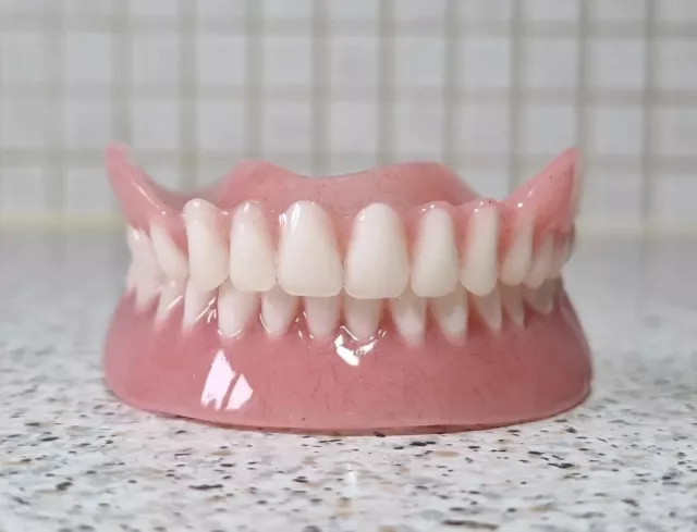 Dentaduras completas superiores e inferiores/dientes postizos, sin paladar