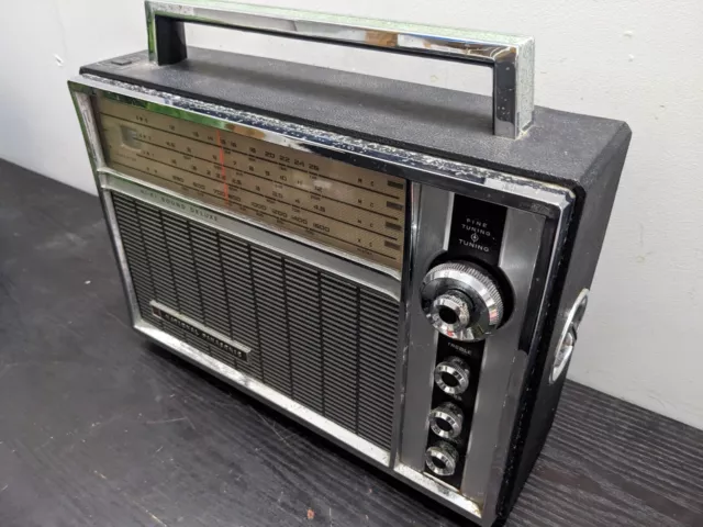 Vintage National Panasonic HI-FI Sound Deluxe 4 Band 9 Transistor Radio R-100