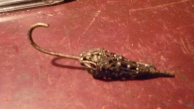 Belle Broche Ancienne En Métal Peint - Motif Fleurs Roses, Bijou Vintage D'occasion