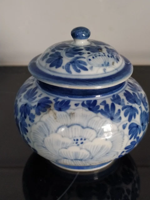 BLUE & WHITE CERAMIC ORIENTAL possibly CHINESE POT with LID