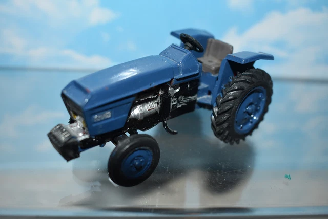 1/43 norev ancien renault tracteur R86 bleu (peut être repeint ?)