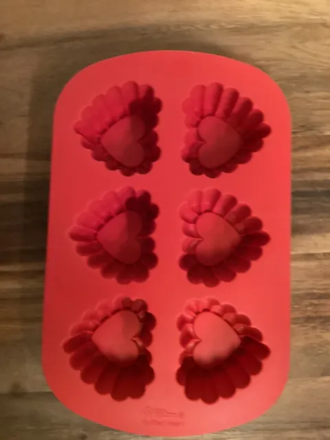 NEW - Wilton RUFFLED HEARTS Silicone Baking and Candy Mold, 6-Cavity