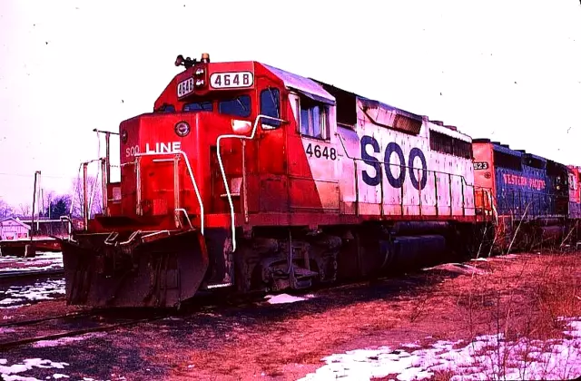 Original Kodachrome Slide Soo Lines Gp-40 #4648 N. Fond Du Lac, Wi Jan. 5, 1987