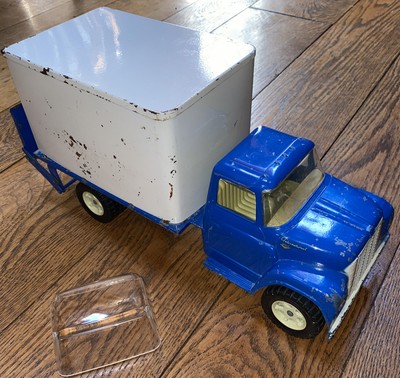 Vintage ERTL VanLines BOX VAN INTERNATIONAL IH LOADSTAR 1600 W/ New Window Incl.