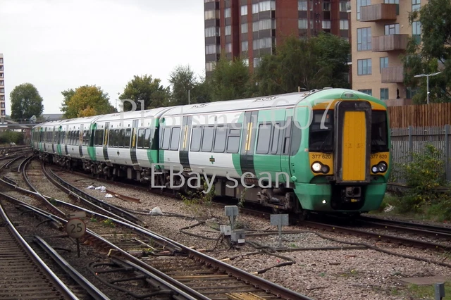 CLASS 377 377620, 5 car EMU, in Southern at East Croydon £0.75 ...