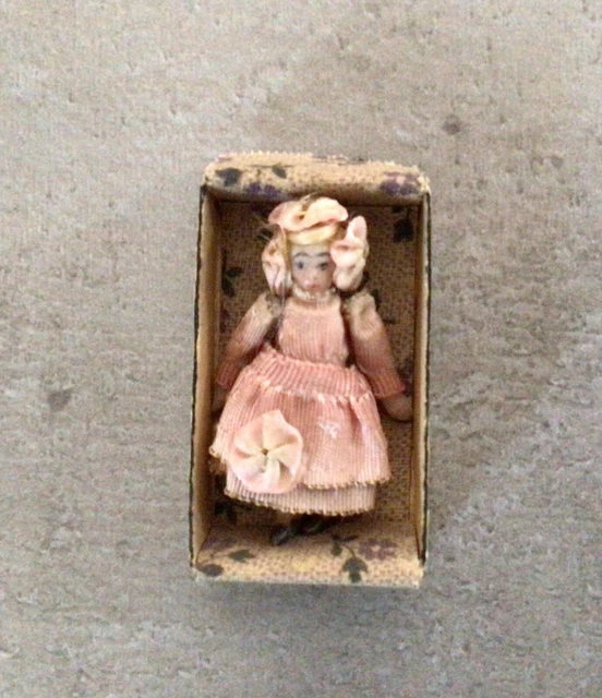 Poupee ancienne en porcelaine de marque hans volk à Le Soler | Clasf jeux