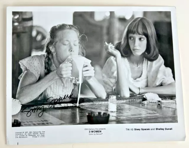 Sissy Spacek Signed Still Photo Sitting In Diner W/ Shelley Duvall In 3 Women