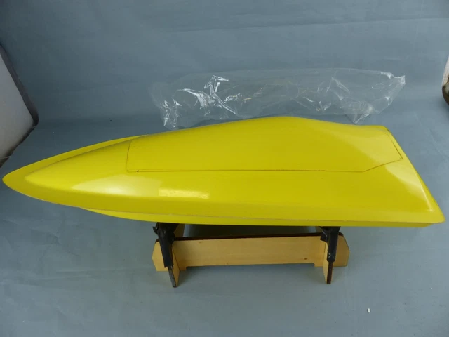 Bateau RC à Construire KRICK AVANTI 5 - Longueur 62 Cm - Coque Avec Début De Montage - Occasion