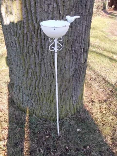 Vogeltränke auf Stab Futterstelle  Gartenstecker Eisen weiß shabby 110 inkl. Vk.