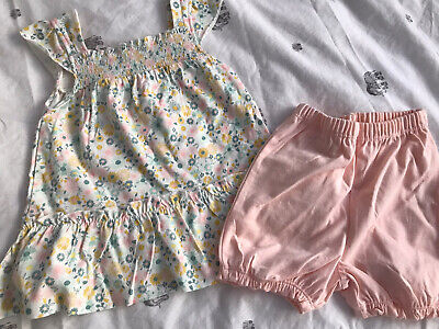 Baby Girls  Ditsy Print Top And Shorts Set 6-9 Mths Bnwt