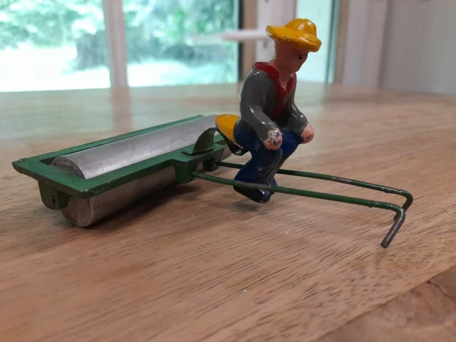 FIGURINE PLOMB FERME ATTELAGE ROULEAU TIRE PAR CHEVAL
