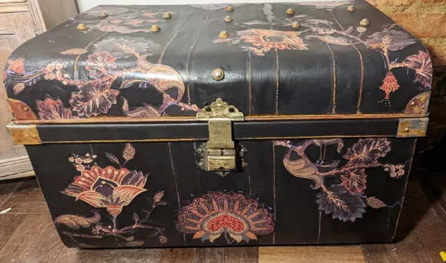 Beautiful Metal Steamer Trunk Chest Storage Coffee Table Case Toy Blanket Box