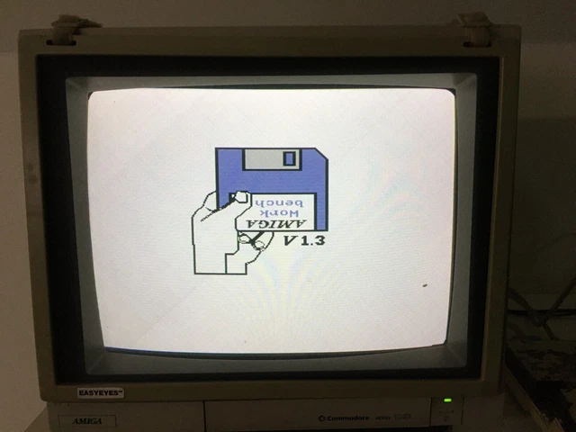 Monitor Commodore 1081 con Accessori per Amiga C64 C128 - testato - funzionante Monitor Commodore 1081 con Accessori per Amiga C64 C128 - testato - funzionante