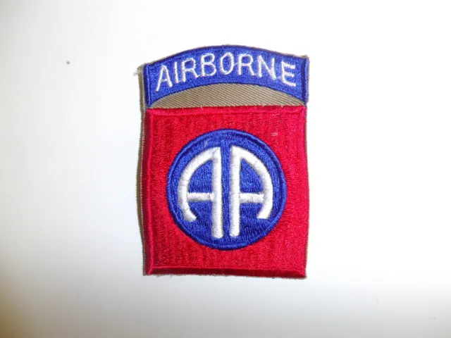 b0509 WW 2 US Army 82nd Airborne Division Parachute Khaki background R3A
