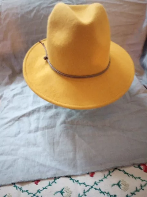 Universal Thread Women's Adult Wool Felt Fedora Hat In Mustard Yellow NWOT