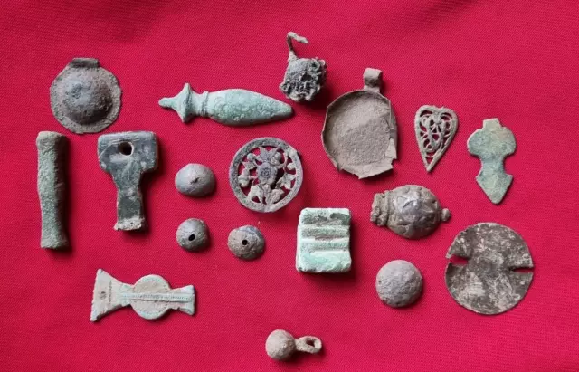 Ancient METAL DETECTOR FINDINGS . Roman, Celtic ,Byzantine - aplique,pendants