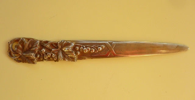 Coupe-papier ouvre-lettre Art Nouveau en bronze feuilles de vigne signé Tschudin