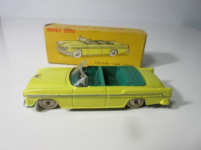 Dinky Toys France - Chrysler New Yorker 1955 (Réf. 24A) - Rouge et crème - Jeux & Jouets Dinky Toys France - Chrysler New Yorker 1955 (Réf. 24A) - Rouge et crème - Jeux & Jouets