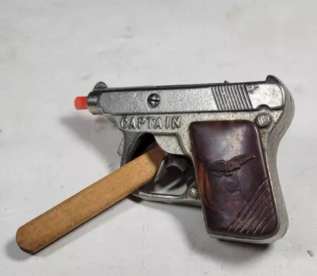 **KILGORE** 1940s "CAPTAIN" Antique cast iron (rare grain grips) cap gun pistol