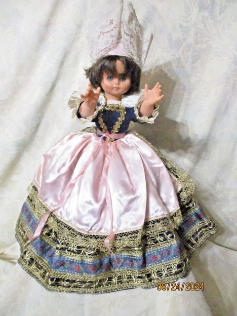 ANCIENNE PETITE POUPÉE bretonne tissu et plastique, jouet ancien