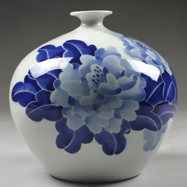China Vase Porzellan Kugelvase chinesische Keramik blau-weiß Ming Stil Blumen