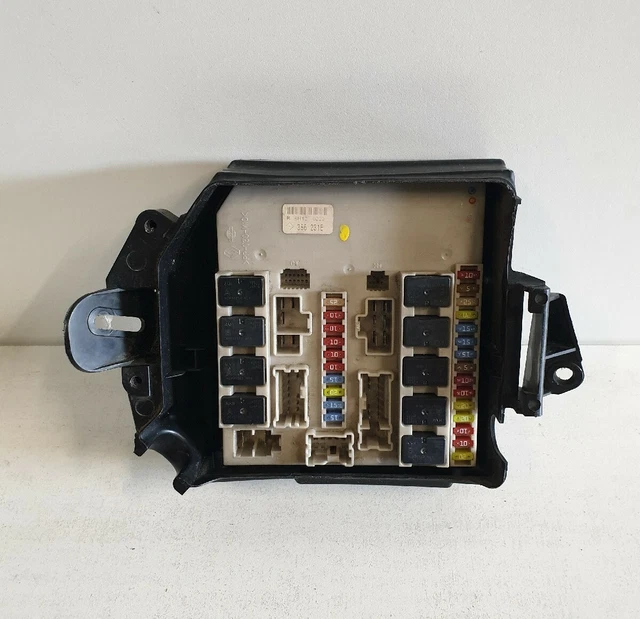 Boîte à Fusibles (BSI/UCH) Pour Renault Clio 3 / Modus - Référence UPC 674658A, Bleu/violet, Occasion