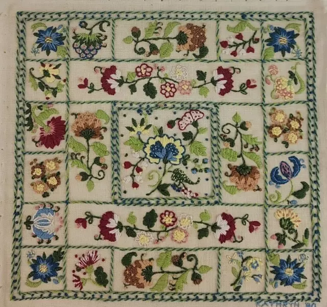 Ventana Mazaltov Acabado Crewel Floral Jacobea 3D Nudos Franceses Azul Multicolor